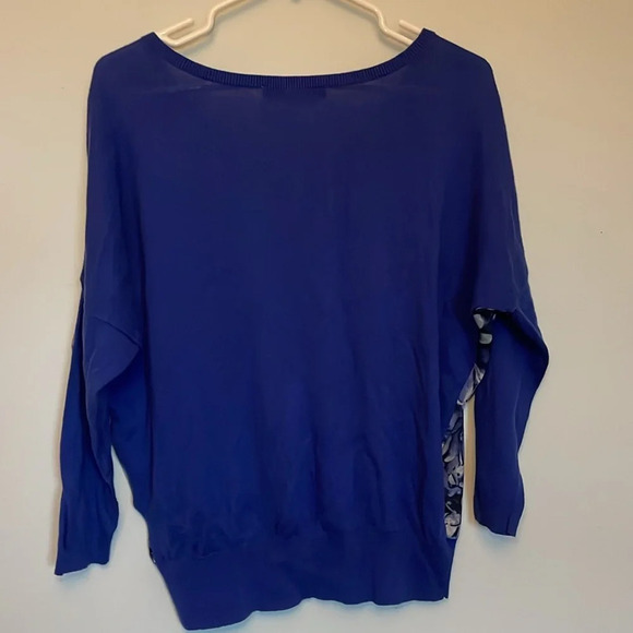 Loft women’s size M sweater blue floral mixed fabrics v-neck 3/4 sleeve work - Picture 6 of 6